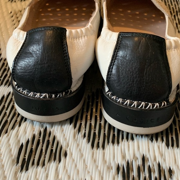 Tan and Black Flats for Effortless Style - Picture 5 of 11